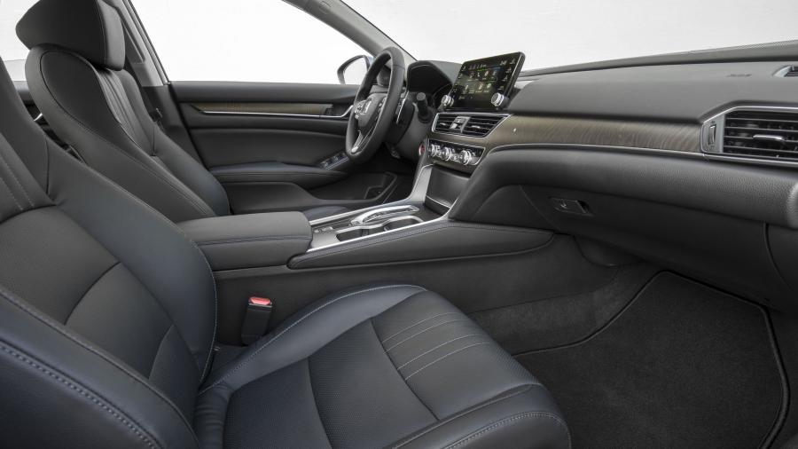 Интерьер Honda Accord Touring Hybrid 2017 года  (NA) (фото 62 из 170)